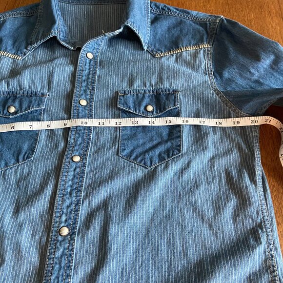 Denim western shirt with pearl snaps. SizeMed Cowboy Casual - Picture 10 of 11